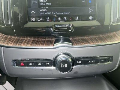 2022 Volvo XC60 Momentum