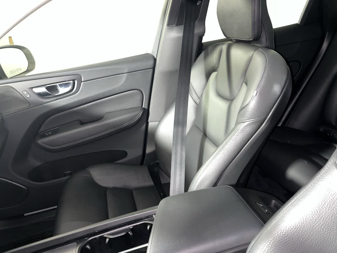 2022 Volvo XC60 Momentum