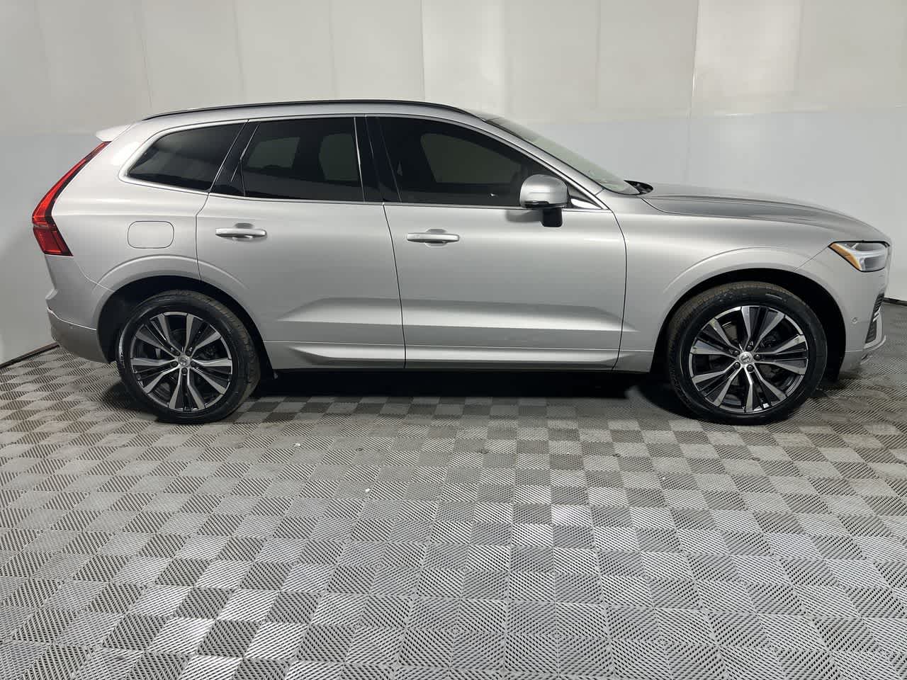 2022 Volvo XC60 Momentum