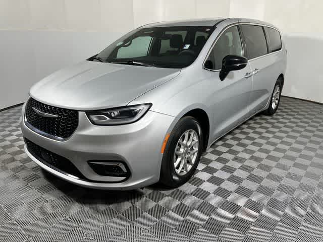 2024 Chrysler Pacifica Touring