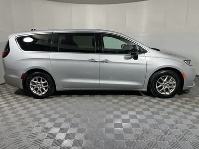 2024 Chrysler Pacifica Touring