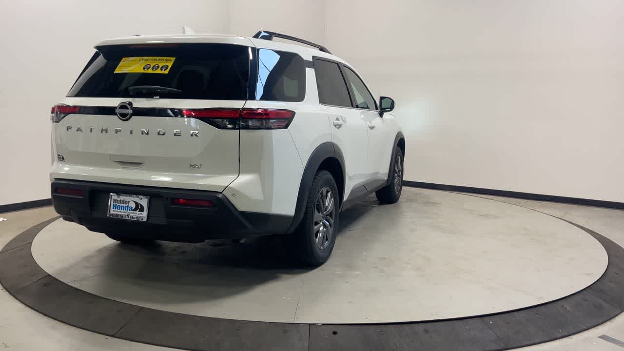 2024 Nissan Pathfinder SV