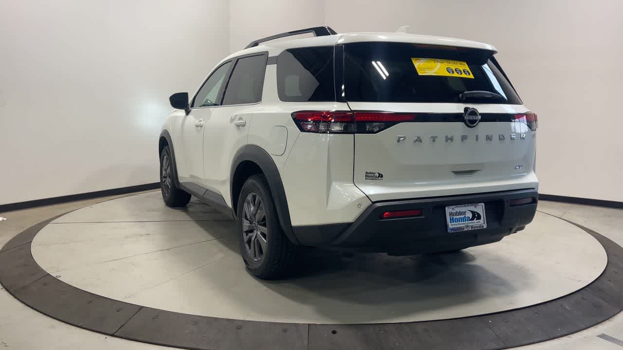 2024 Nissan Pathfinder SV