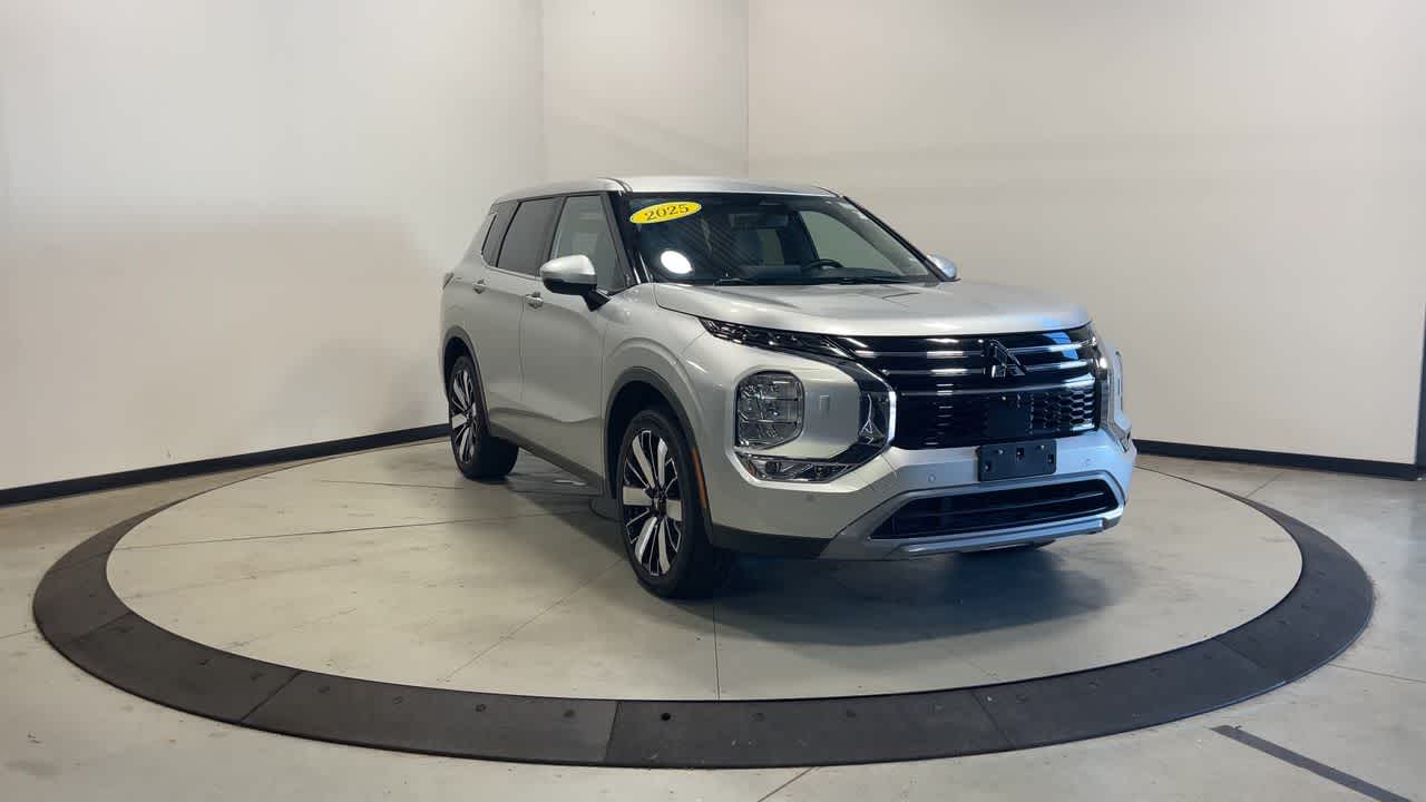2025 Mitsubishi Outlander SE