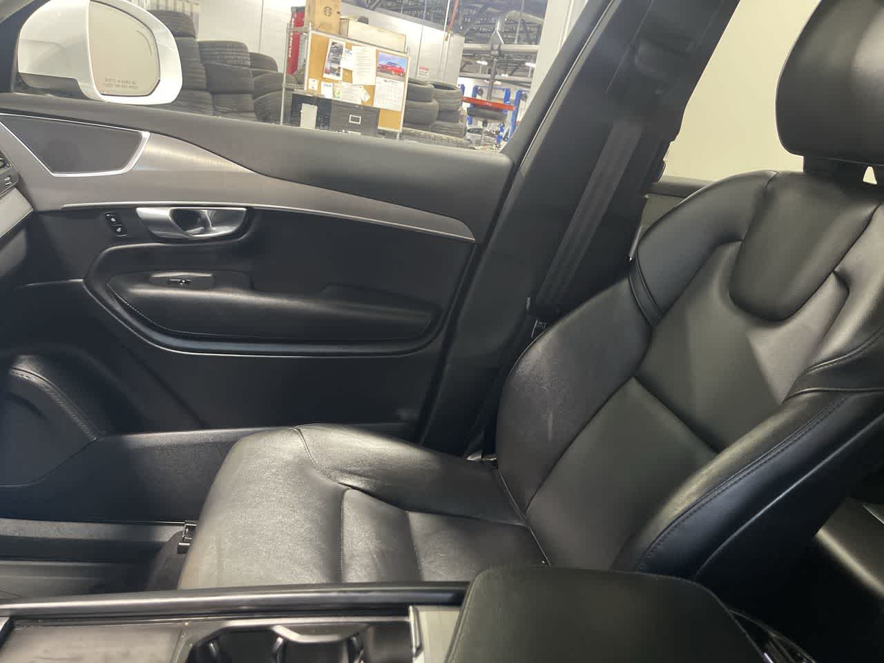 2022 Volvo XC90 Momentum