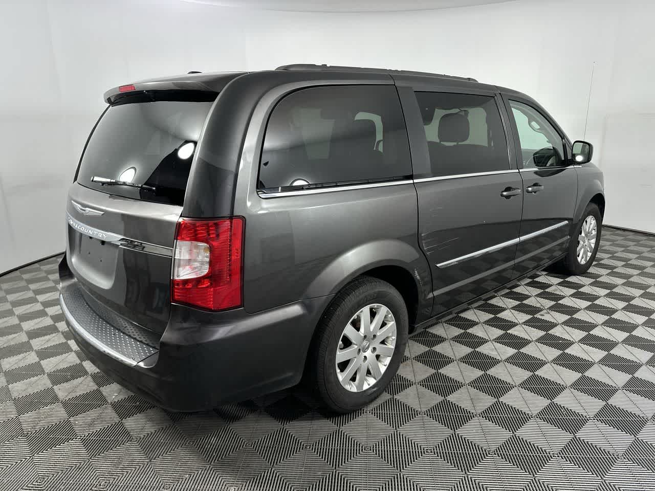 2016 Chrysler Town & Country Touring