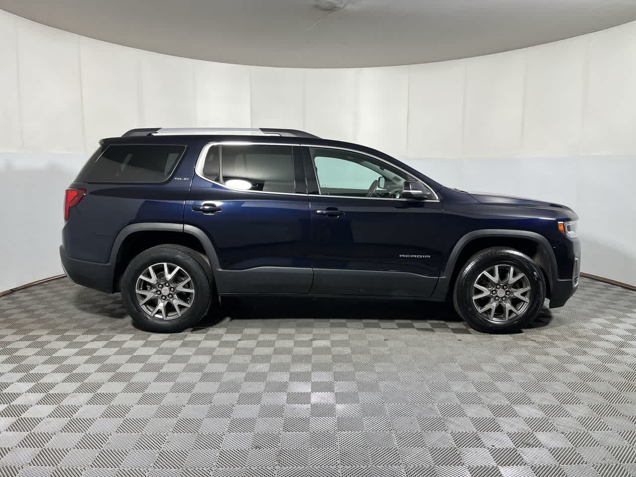 2022 GMC Acadia SLE - Photo 9