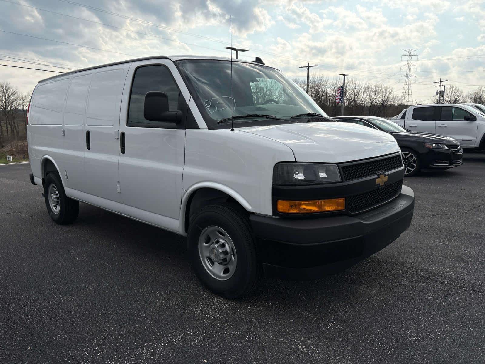 2025 Chevrolet Express Cargo WT