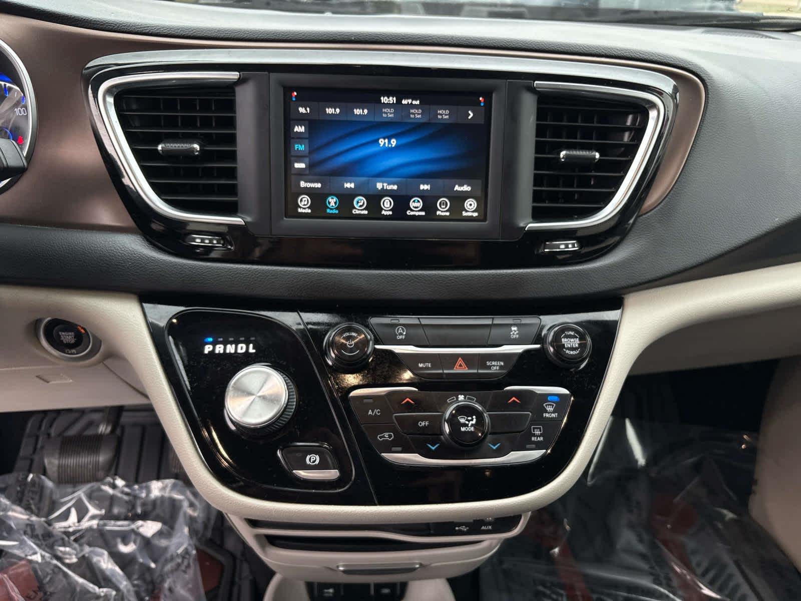 2020 Chrysler Voyager LXI