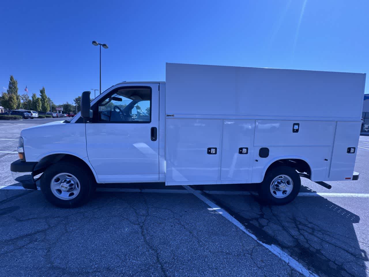 2025 Chevrolet Express Cutaway 3500 1WT