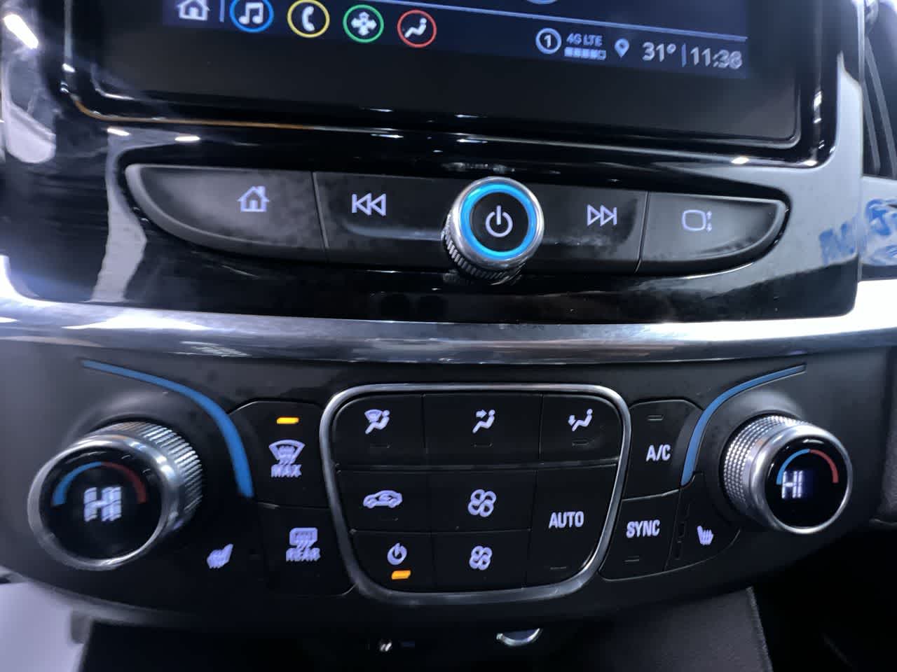 2023 Chevrolet Traverse LT Leather