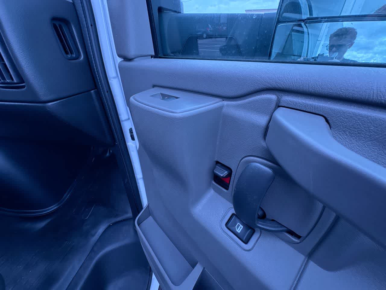 2025 Chevrolet Express Cutaway 3500 1WT