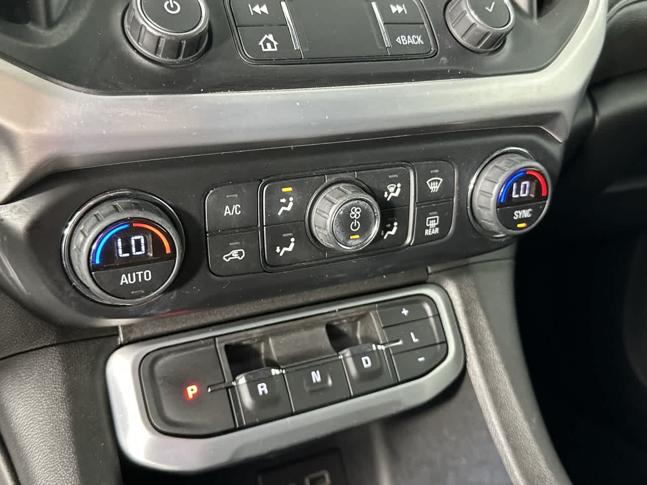 2022 GMC Acadia SLE