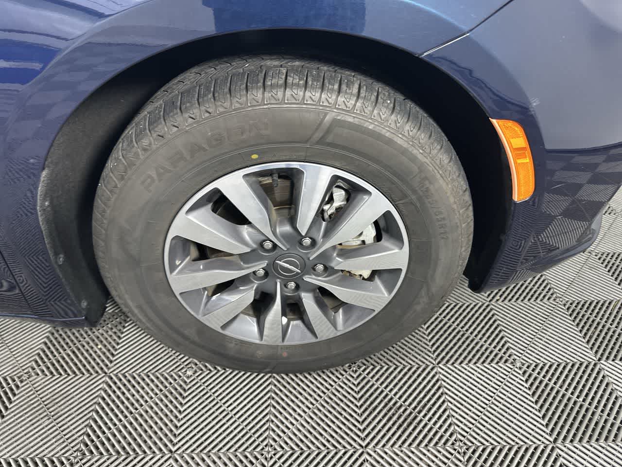 2024 Chrysler Pacifica SELECT
