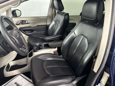2024 Chrysler Pacifica SELECT