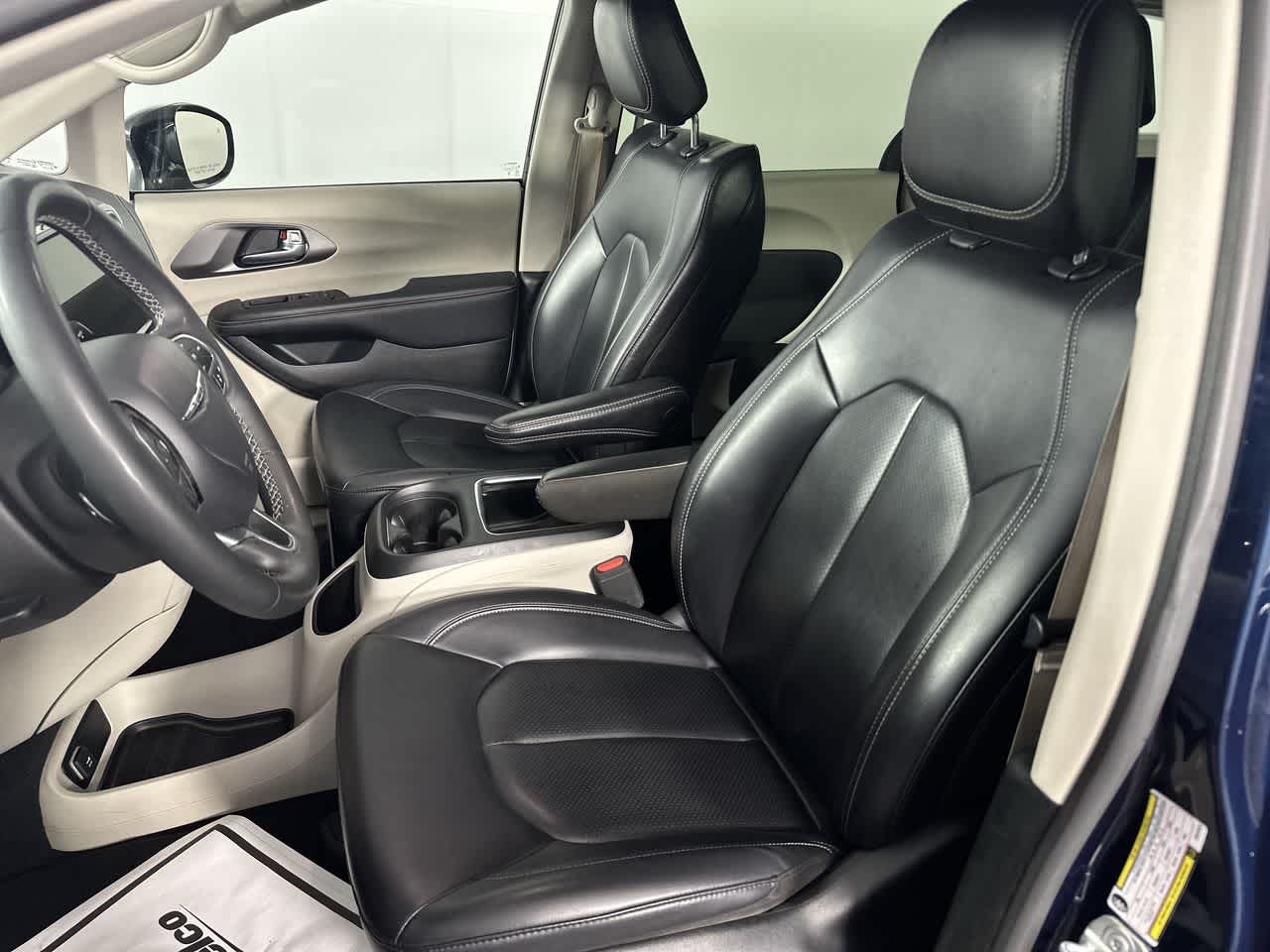 2024 Chrysler Pacifica SELECT