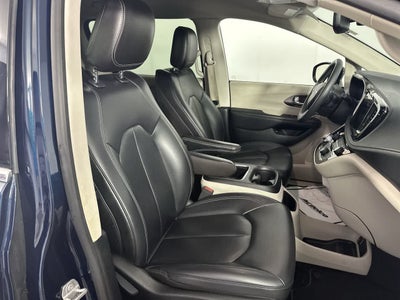 2024 Chrysler Pacifica SELECT