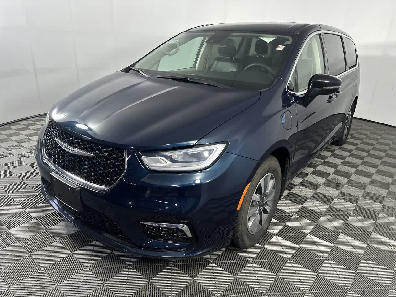 2024 Chrysler Pacifica SELECT