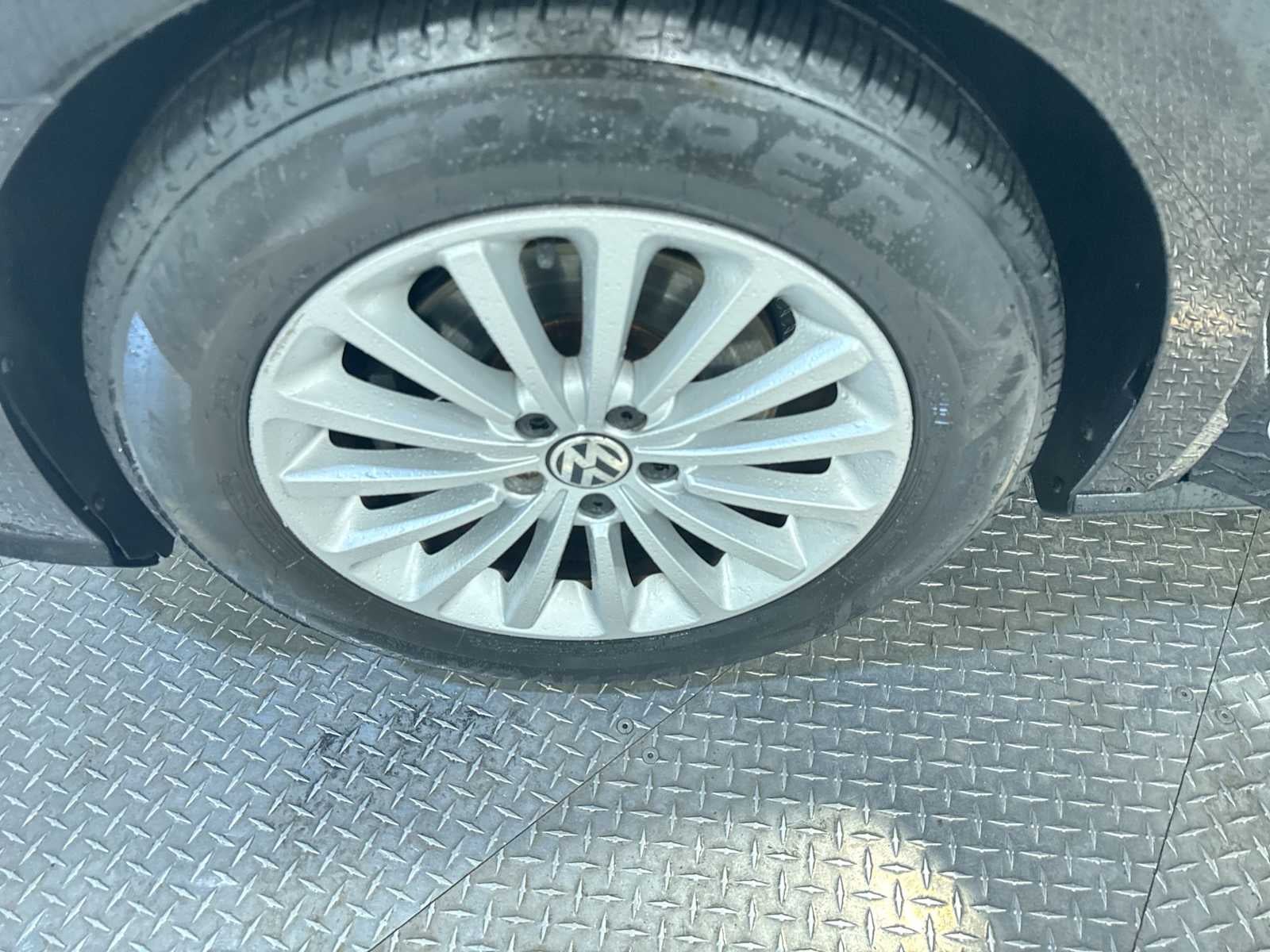 2016 Volkswagen Passat 1.8T SE