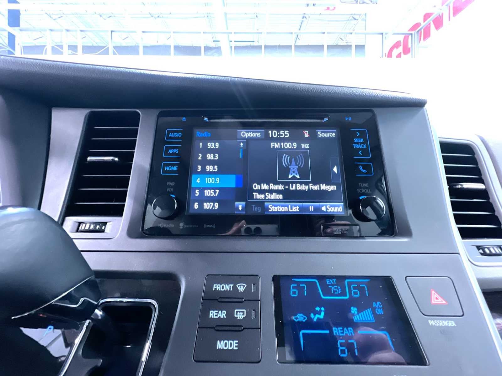 2017 Toyota Sienna XLE