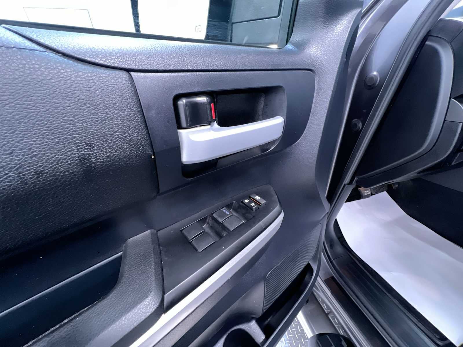 2015 Toyota Tundra SR5