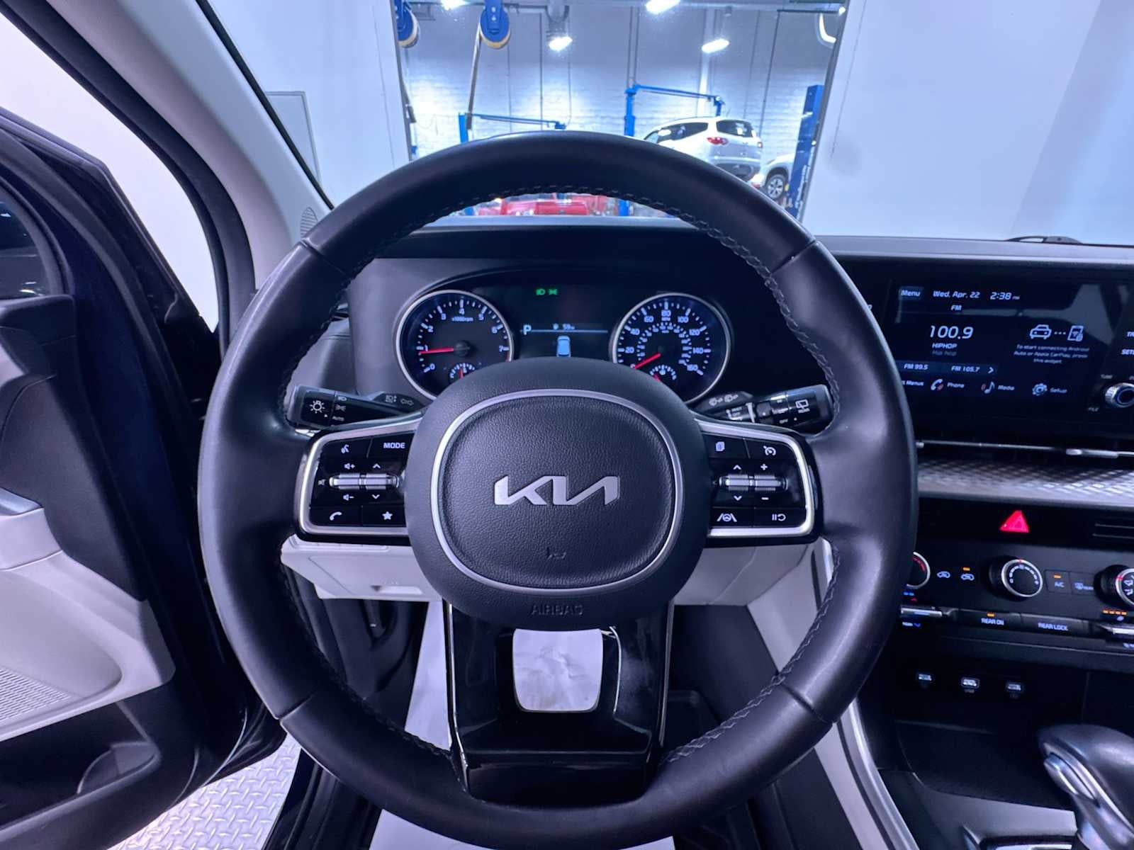 2023 Kia Carnival LX