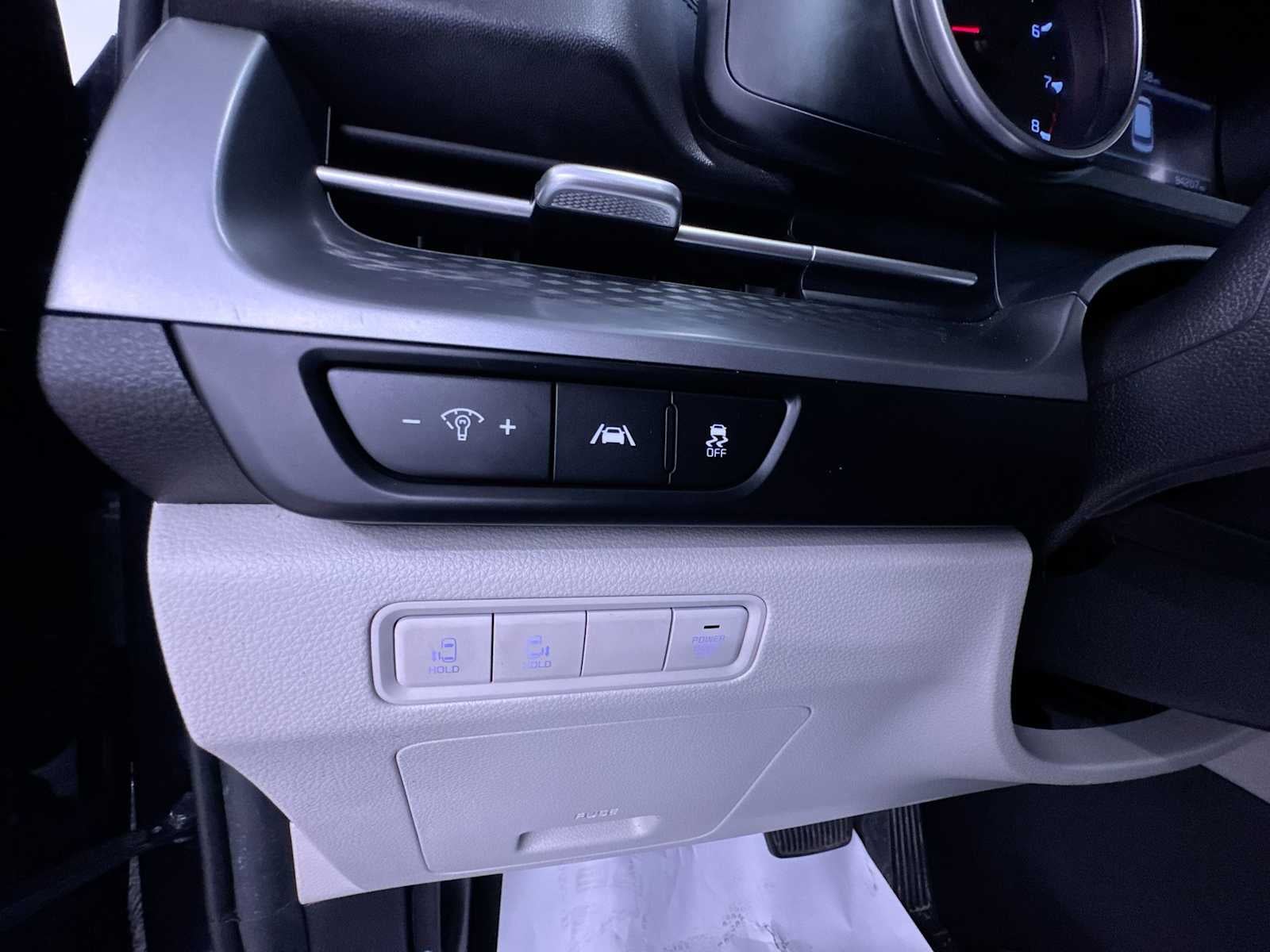 2023 Kia Carnival LX