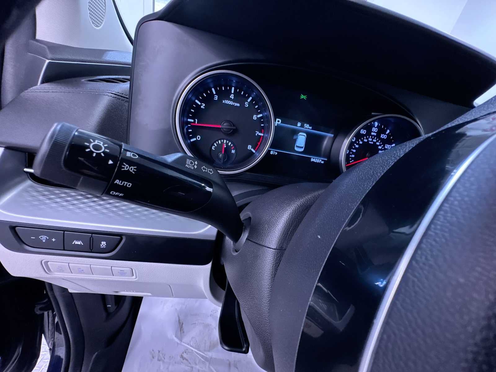2023 Kia Carnival LX