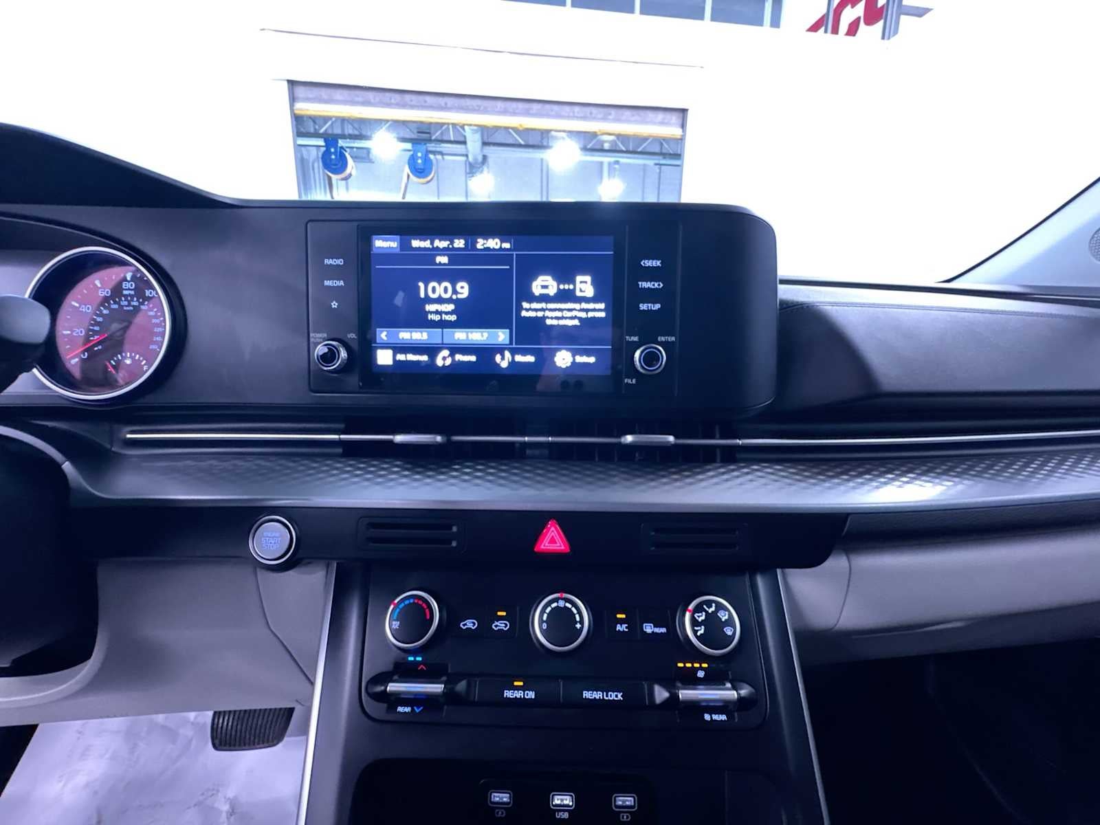 2023 Kia Carnival LX