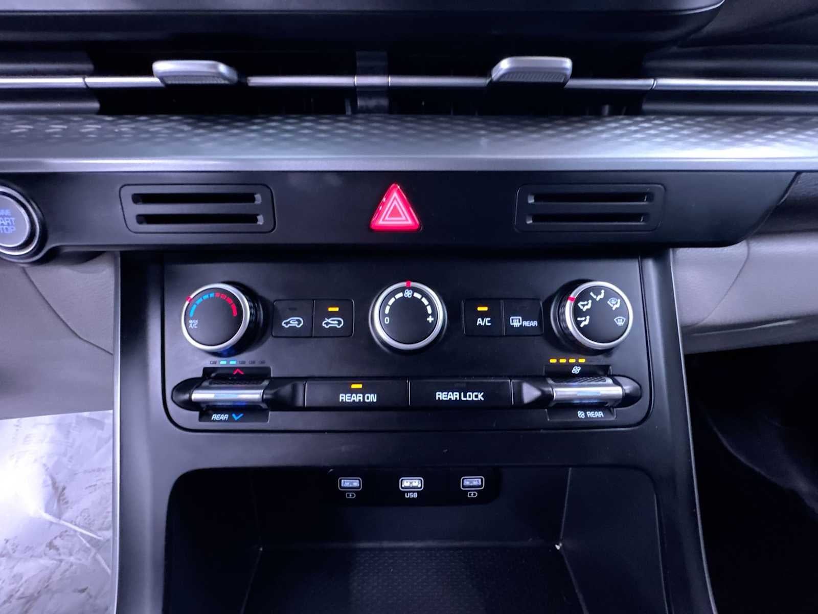 2023 Kia Carnival LX