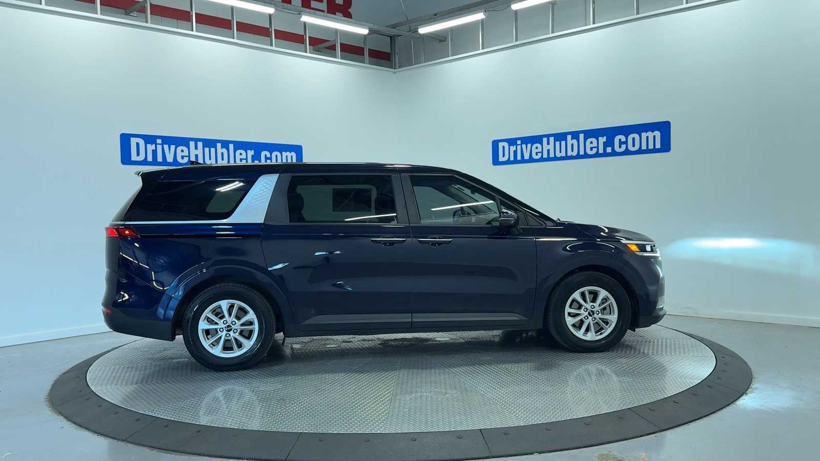 2023 Kia Carnival LX