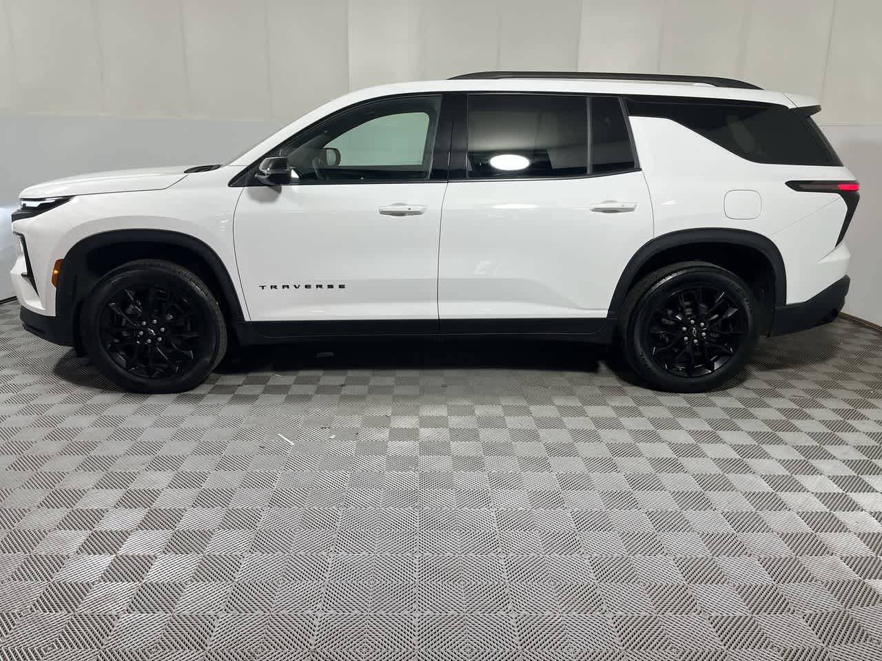 2025 Chevrolet Traverse FWD LT