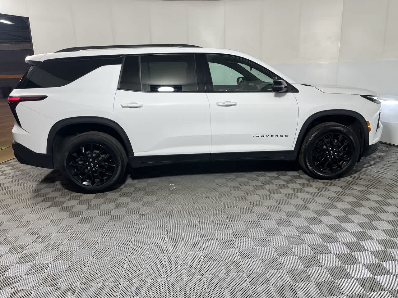 2025 Chevrolet Traverse FWD LT