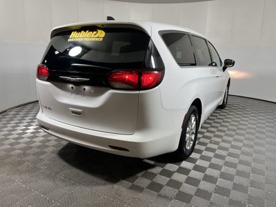 2024 Chrysler Voyager LX