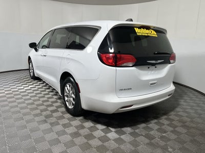 2024 Chrysler Voyager LX