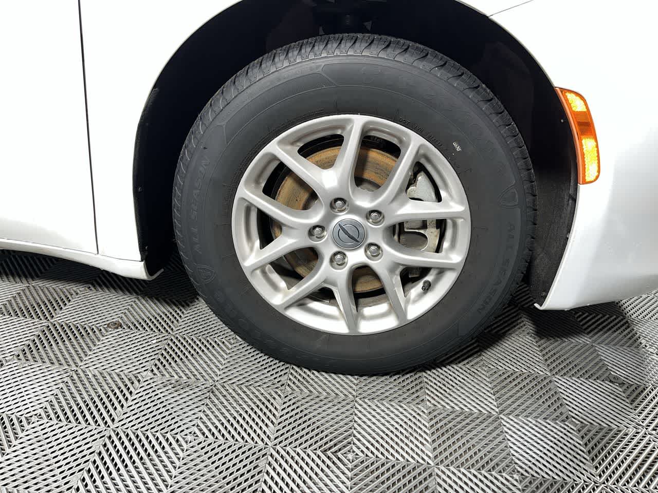 2024 Chrysler Voyager LX