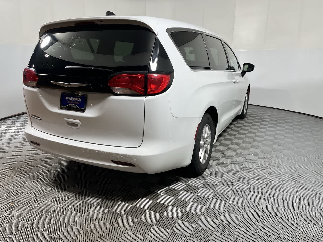 2024 Chrysler Voyager LX