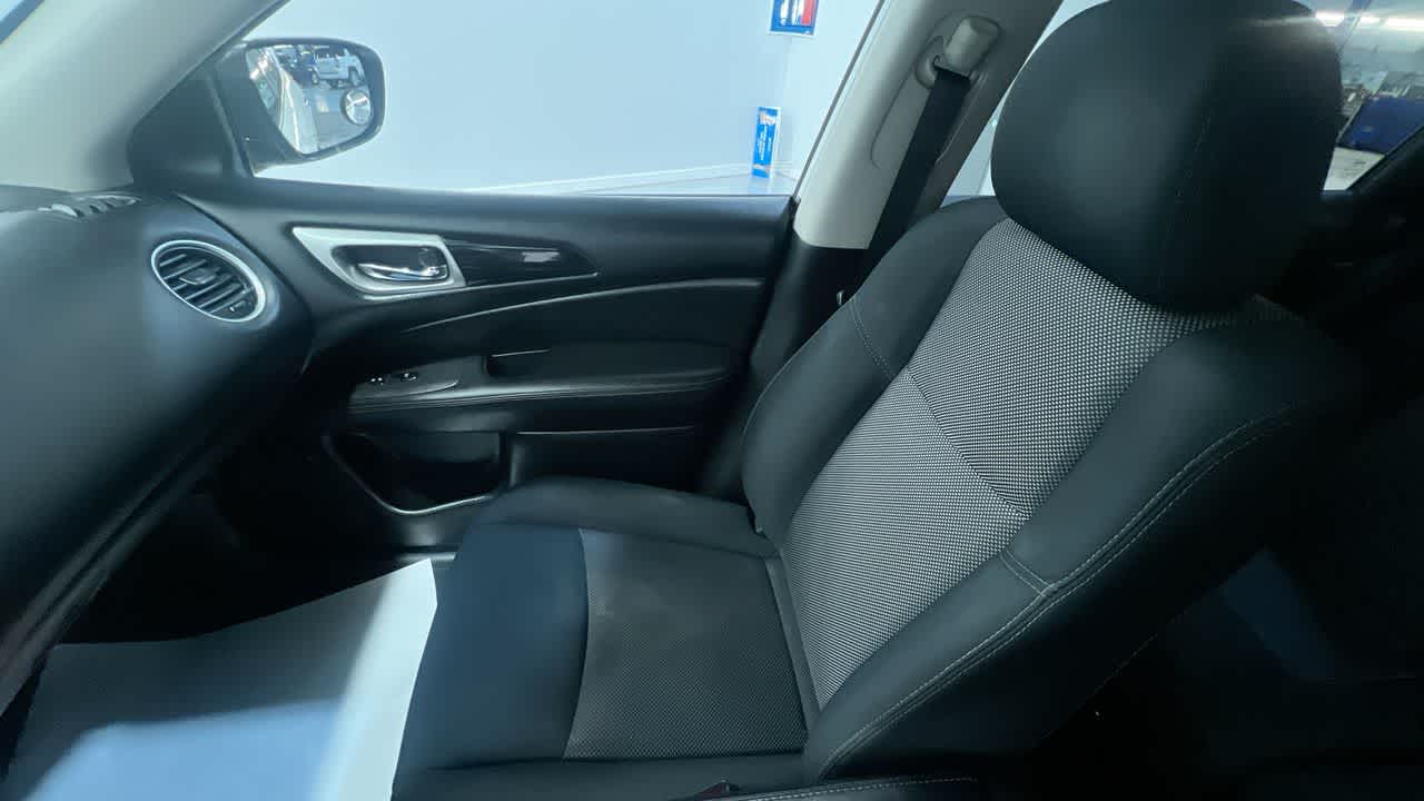 2018 Nissan Pathfinder SV