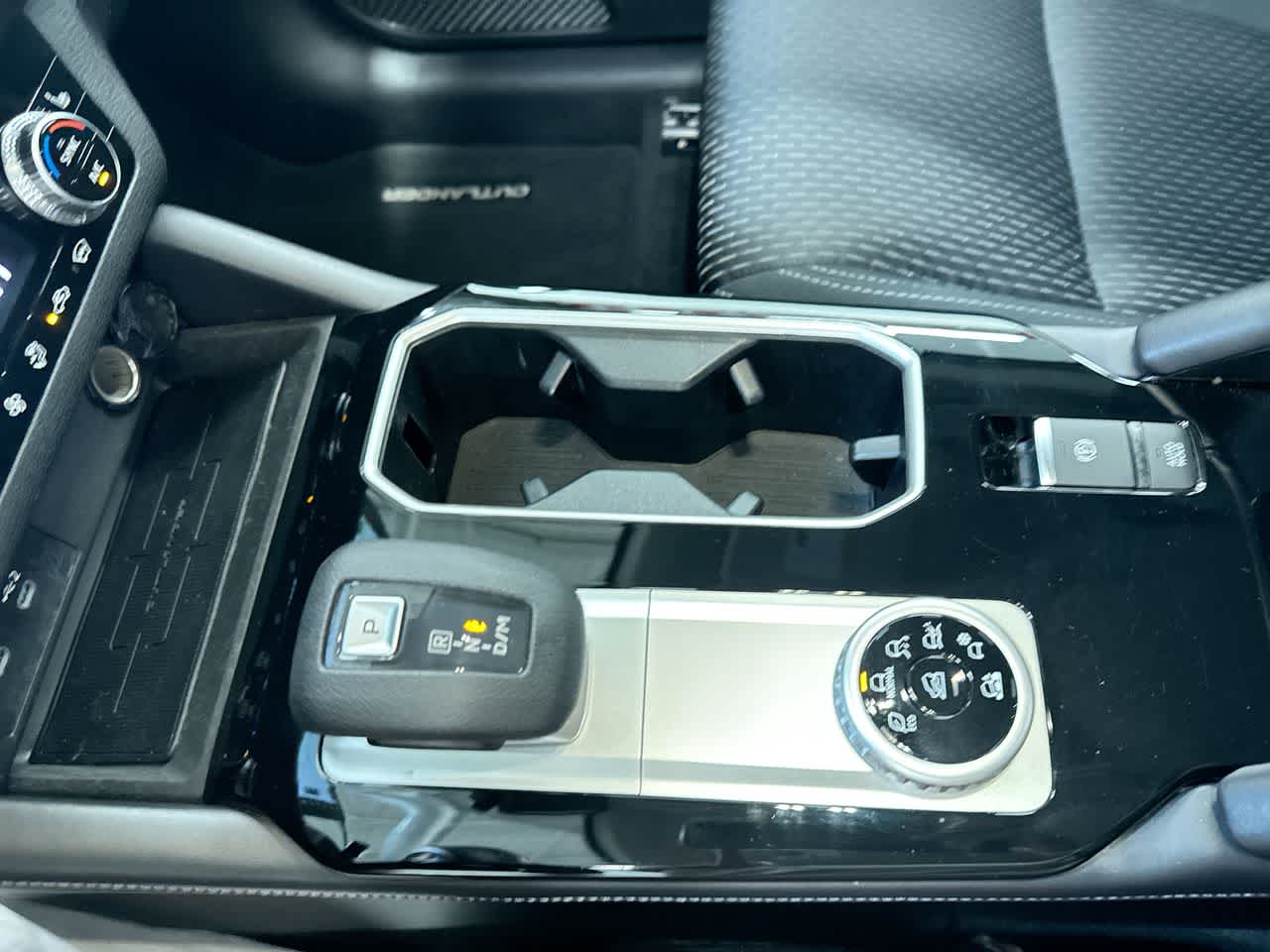 2025 Mitsubishi Outlander ES