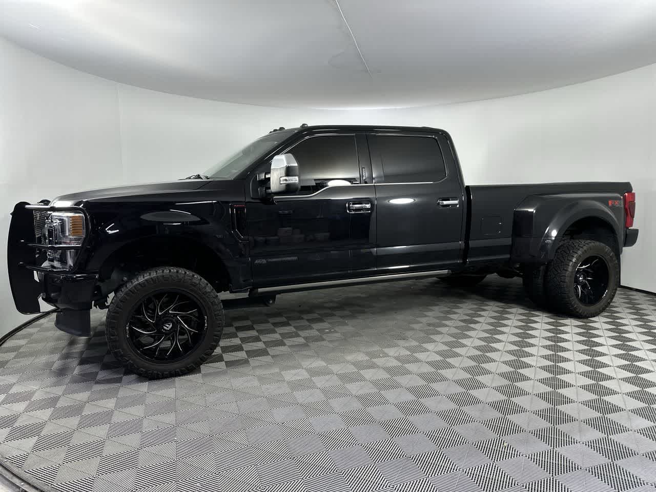 2022 Ford Super Duty F-350 DRW Platinum