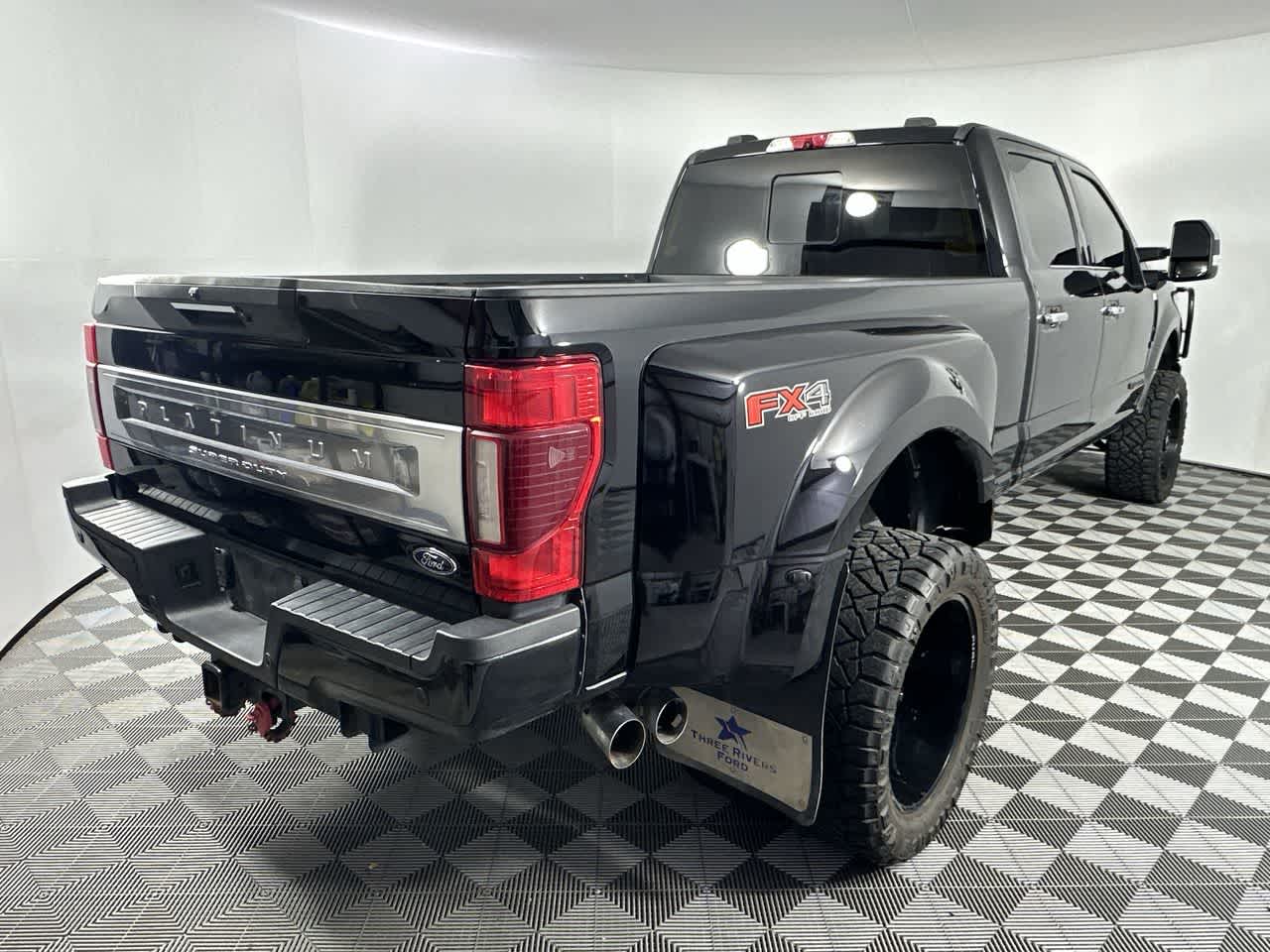2022 Ford Super Duty F-350 DRW Platinum
